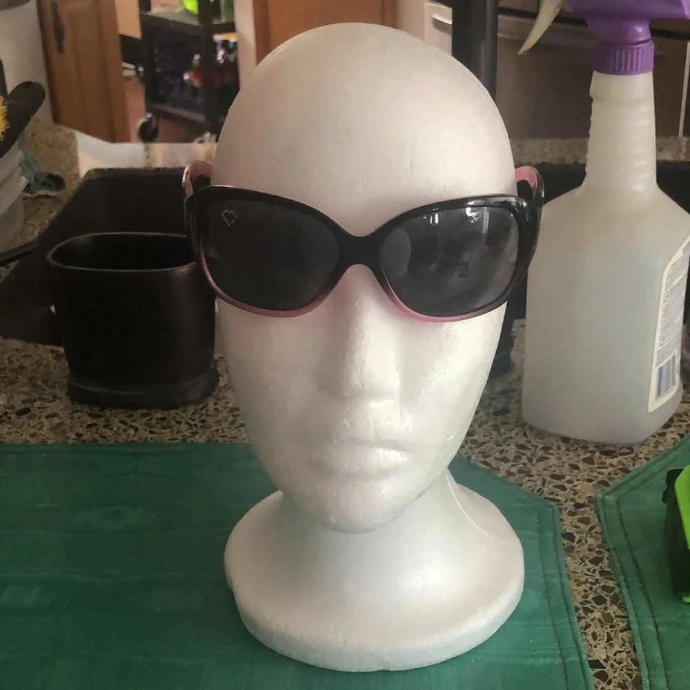 🟢 2008 Girls children’s Icarly sunglasses